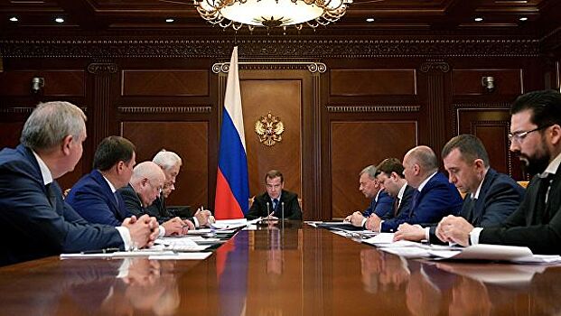 Медведев призвал учитывать ограничения в работе по освоению космоса