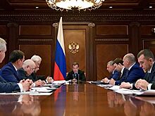 Медведев призвал учитывать ограничения в работе по освоению космоса