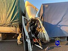 На трассе М-5 "паровозиком" столкнулись несколько большегрузов