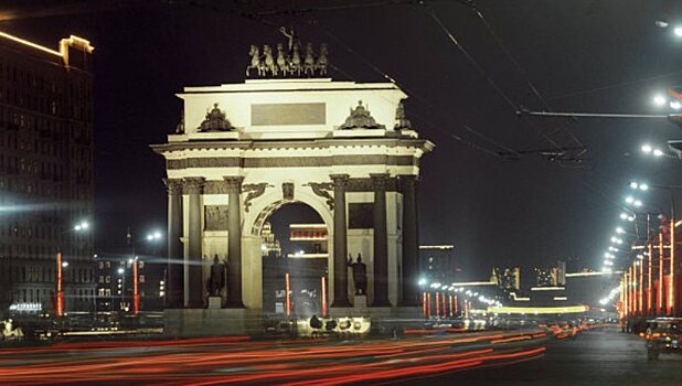 На Кутузовском проспекте вновь произошло крупное ДТП на встречной полосе