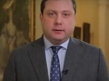 Видео: губернатор Смоленской области поздравил женщин с 8 марта и прочитал стихи