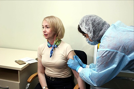 Ирина Гехт защитилась от гриппа и призвала южноуральцев следовать ее примеру