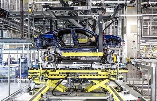 Porsche показал полный процесс заводской сборки электрической машины Taycan