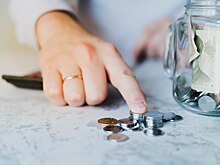 Финаналитик Беляев: деньги лучше хранить в рублях из-за высокой ставки по вкладам