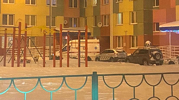 В Ноябрьске 42-летний мужчина попал под машину
