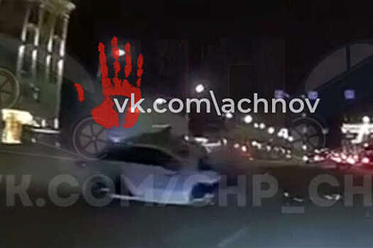 В Челябинске на видео попало, как автомобиль с людьми отбросило в момент ДТП
