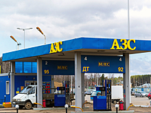 Могут ли отобрать права за въезд под «кирпич» на заправке? Разъяснил автоэксперт