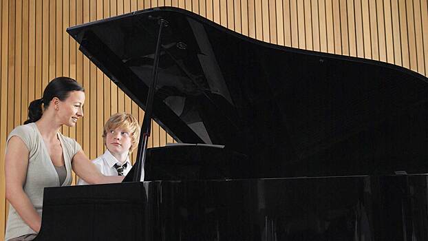 Помогает ли артистам в карьере музыкальное образование