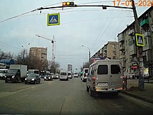 Еще один водитель маршрутки проехал «на красный»