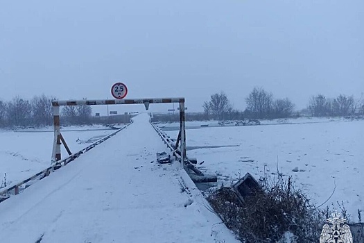 В Башкирии автомобиль с людьми упал в реку