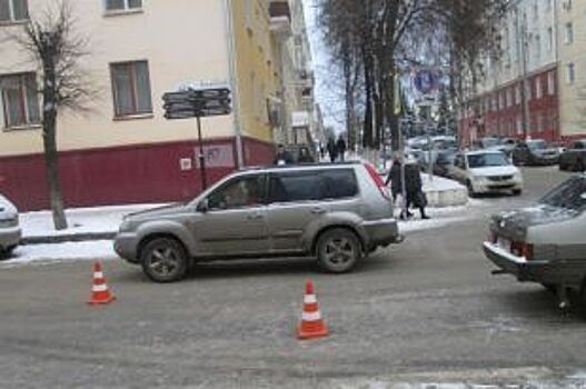 На Буровой автоледи в Skoda Rapid сбила женщину