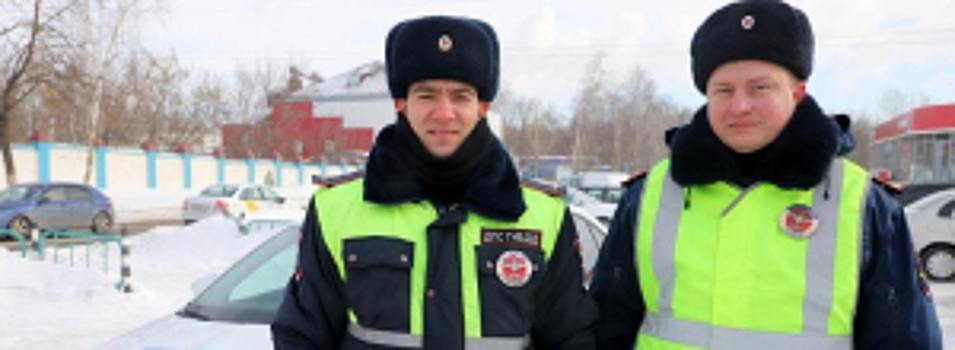 В Мордовии сотрудники Госавтоинспекции помогли при тушении пожара