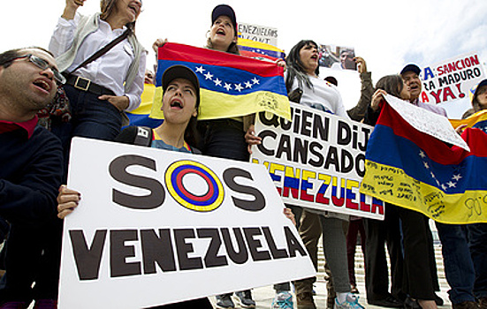 Мадуро прибыл на митинг в Каракасе