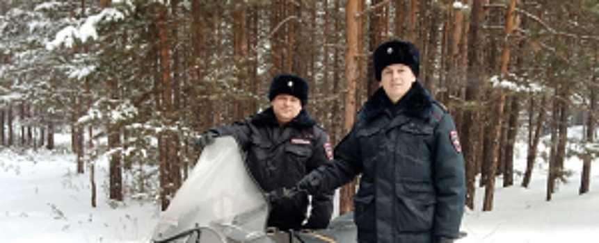 В Иркутской области сотрудники полиции разыскали мужчину, вынужденного три ночи провести в лесу у костра