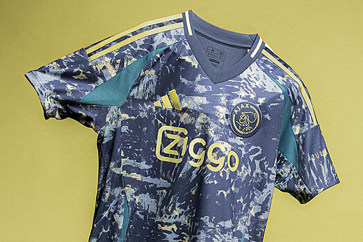 «Аякс» представил выездную форму с абстрактным узором, вдохновленную «творческой натурой Амстердама». На спине – три андреевских креста