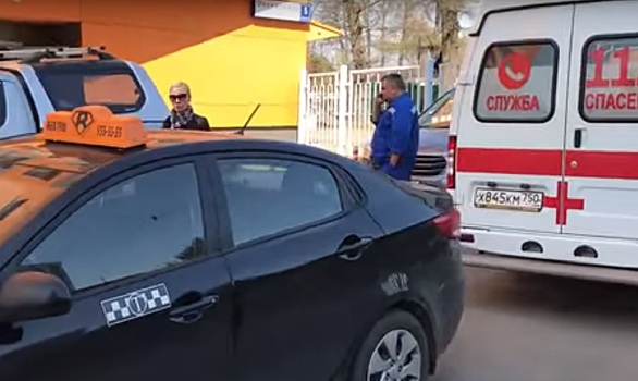 Таксист в Химках заблокировал дорогу скорой помощи