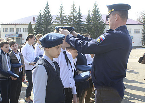Более 150 детей военнослужащих Тульского воздушно-десантного соединения вступили в ряды «Юнармии»