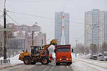 В Самаре к предстоящей ночи количество самосвалов для вывоза снега увеличат до 200