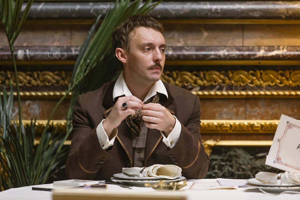 Актер из «Пророка» Илья Дель написал заявление на актрису, ударившую его ножом