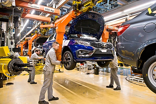 Мантуров: Снижение выпуска Lada идет по объективным причинам
