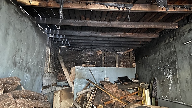 Ценностей на 500 тыс. рублей спасли пожарные из горящего гаража в Вологде