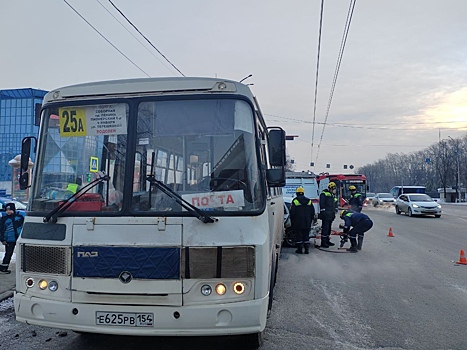 Кемеровчанин оказался заблокирован внутри автомобиля после ДТП