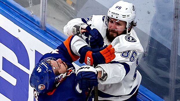 Массовая драка в НХЛ, спровоцированная русским хоккеистом Кучеровым. Он бил канадца Пажо со спины: видео