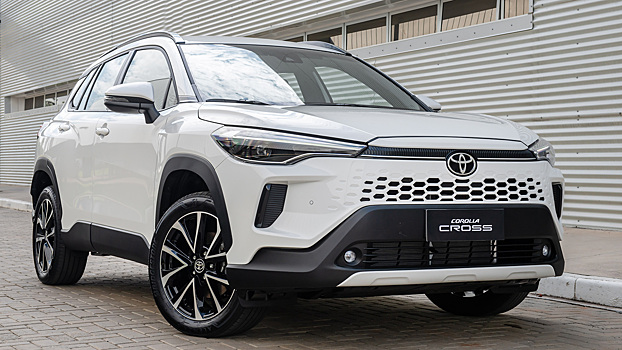 В России появился доступный японский кроссовер-гибрид