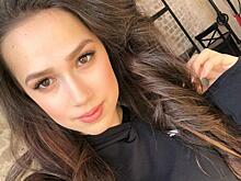 Алина Загитова в мерцающем комбинезоне с шортами предстала перед Алексеем Ягудиным