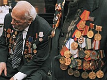 Российские дипломаты вручили ветеранам в Нью-Йорке медали к 75-летию Победы