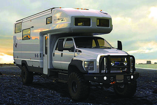 Пикап Ford превратили в дом на колесах за $925 тысяч