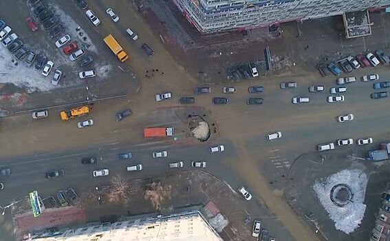 Провал в центре Новосибирска стал главным героем мини-фильма