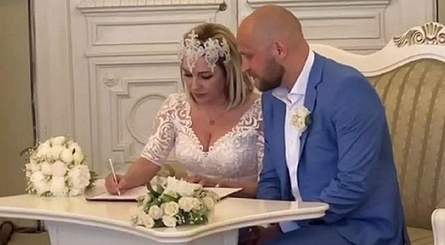 Как Буланова провела второй день свадьбы с молодым мужем