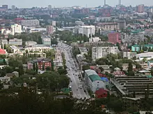 В Махачкале прохожие спасли женщину с ребенком из машины, упавшей в канал