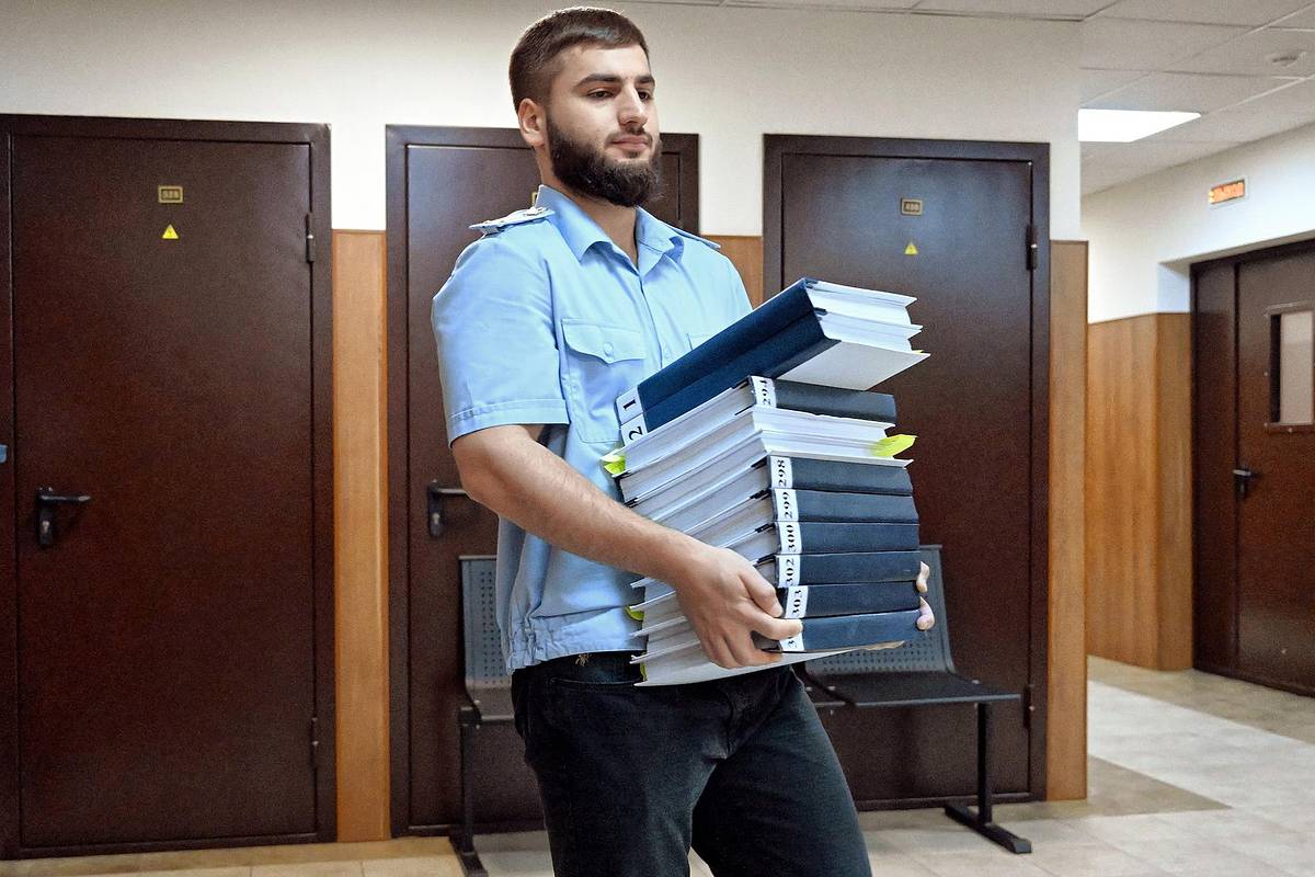 Сотрудники крупной нефтяной компании попались со взятками