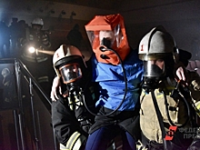 В Томске три человека пострадали при пожаре: спасатели эвакуировали десятки жильцов