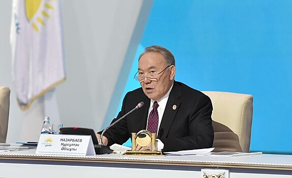 Бюджетникам повысят зарплату по поручению Назарбаева