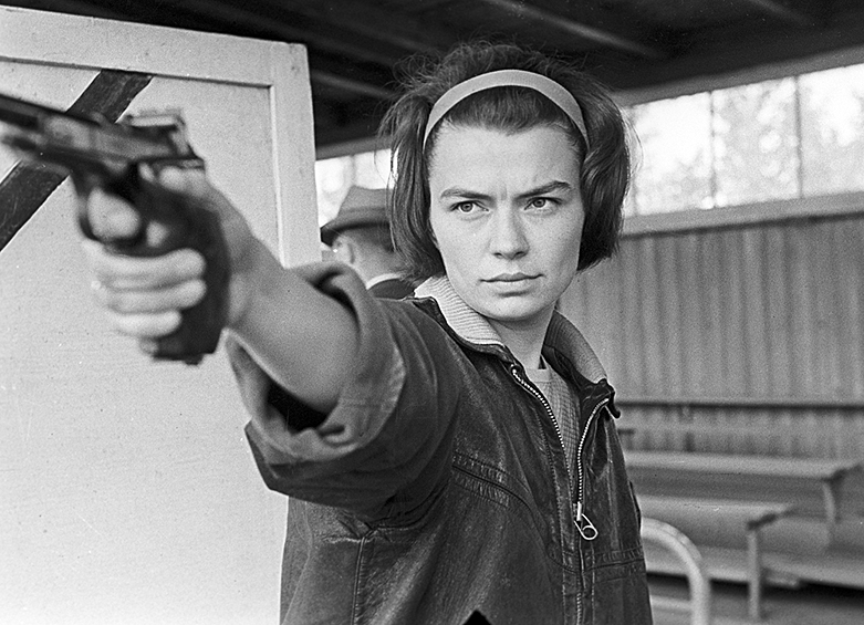 Нина Рассказова — чемпионка мира 1966 года по стрельбе из пистолета (50 метров).
