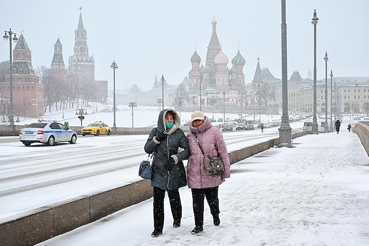 Названо время пика снегопада в Москве