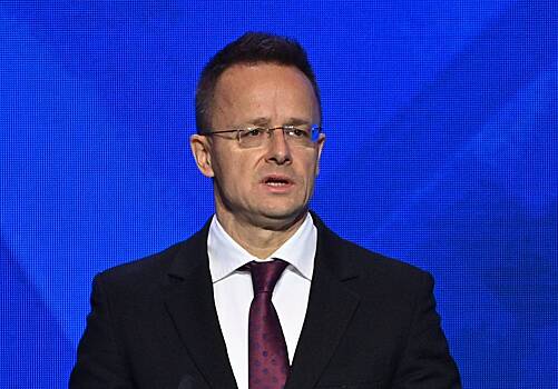 Глава МИД Венгрии начал выступление в Минске на русском языке