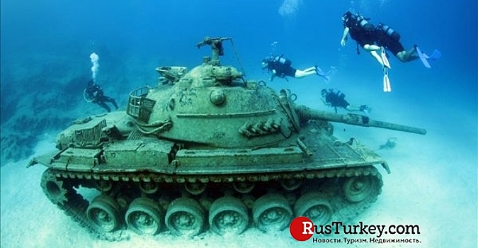 Затопленный в Анталье танк привлекает любителей дайвинга