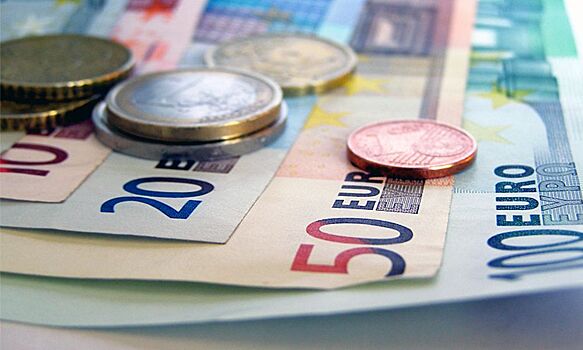 Эксперт дал совет по покупке валюты для отпуска