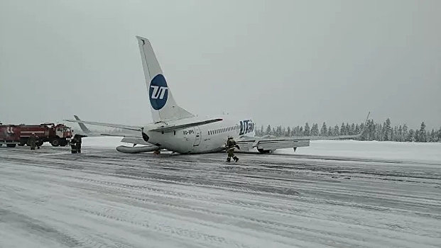 Жестко севший Boeing убрали с ВПП в аэропорту Усинска