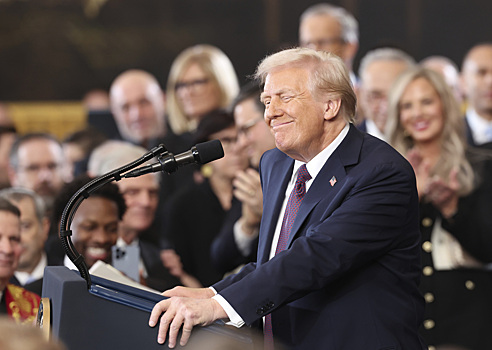 Опрос: Рейтинг Трампа в США снизился до 42%
