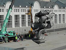Максим Галкин оценил арт-объект в виде кома глины в центре Москвы