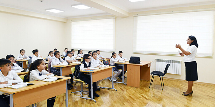 Более 1,5 млн школьников сели за парты в Азербайджане