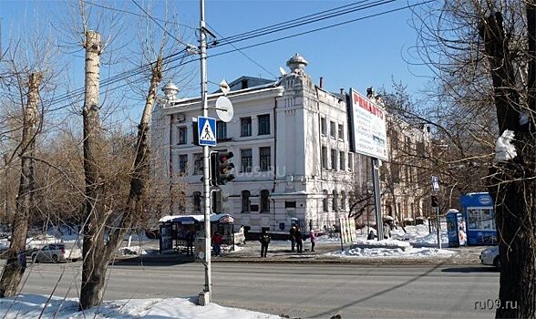 В Томске насмерть разбился чистивший снег на крыше мужчина