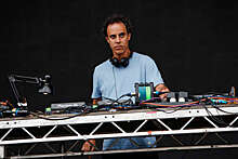 Four Tet выпустил новый трек "Three Drums"