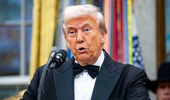 В США подали в суд на Трампа на фоне истории с бальным залом