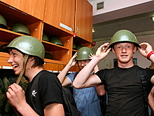 Иностранцам запретят повторно отслужить в армии России по контракту